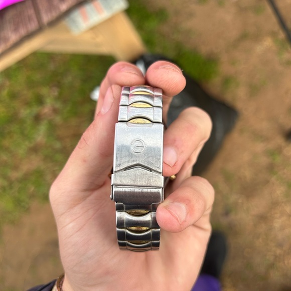 Silver and Blue Smartwatch with Round Dial and Stainless Steel Bracelet - Picture 3 of 5